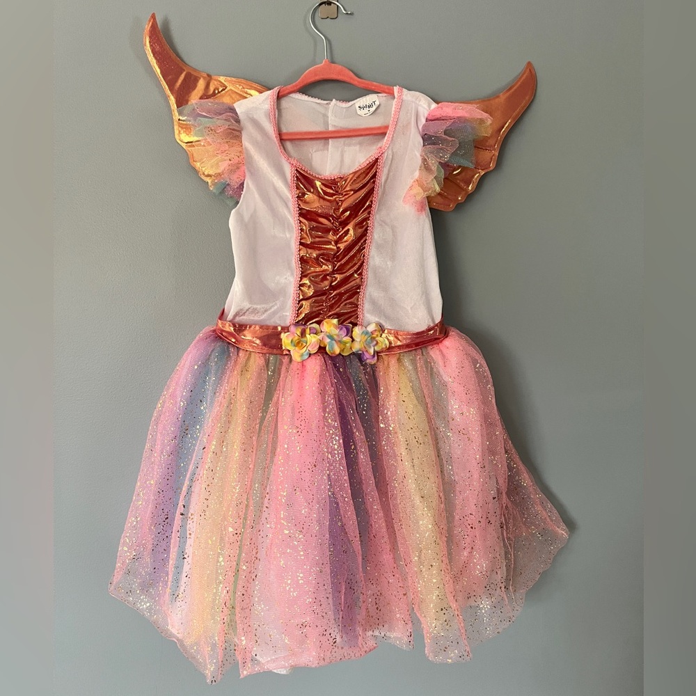 Girls Spirit Halloween Shimmering unicorn 🦄 costume size M w/ wings & headband